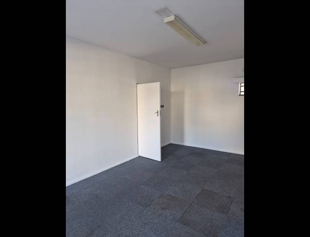 40M² OFFICE TO LET IN KENILWORTH